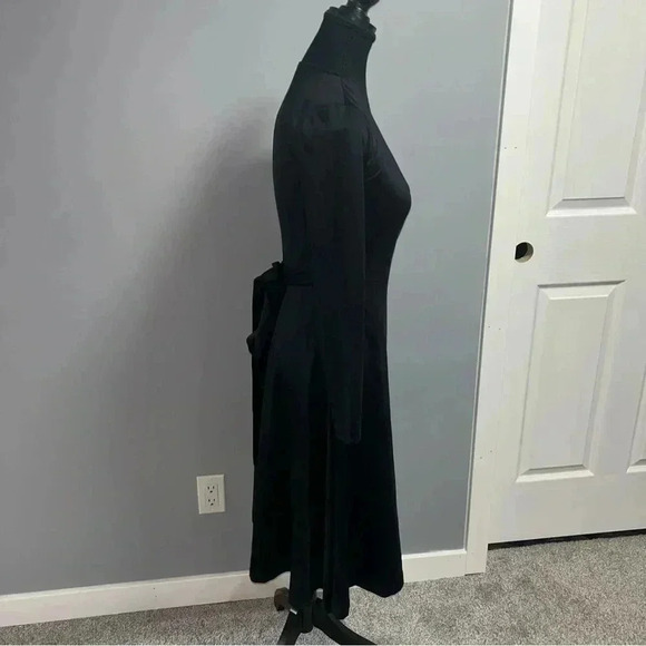 Aritzia - Babaton Wrap Dress - Picture 2 of 6